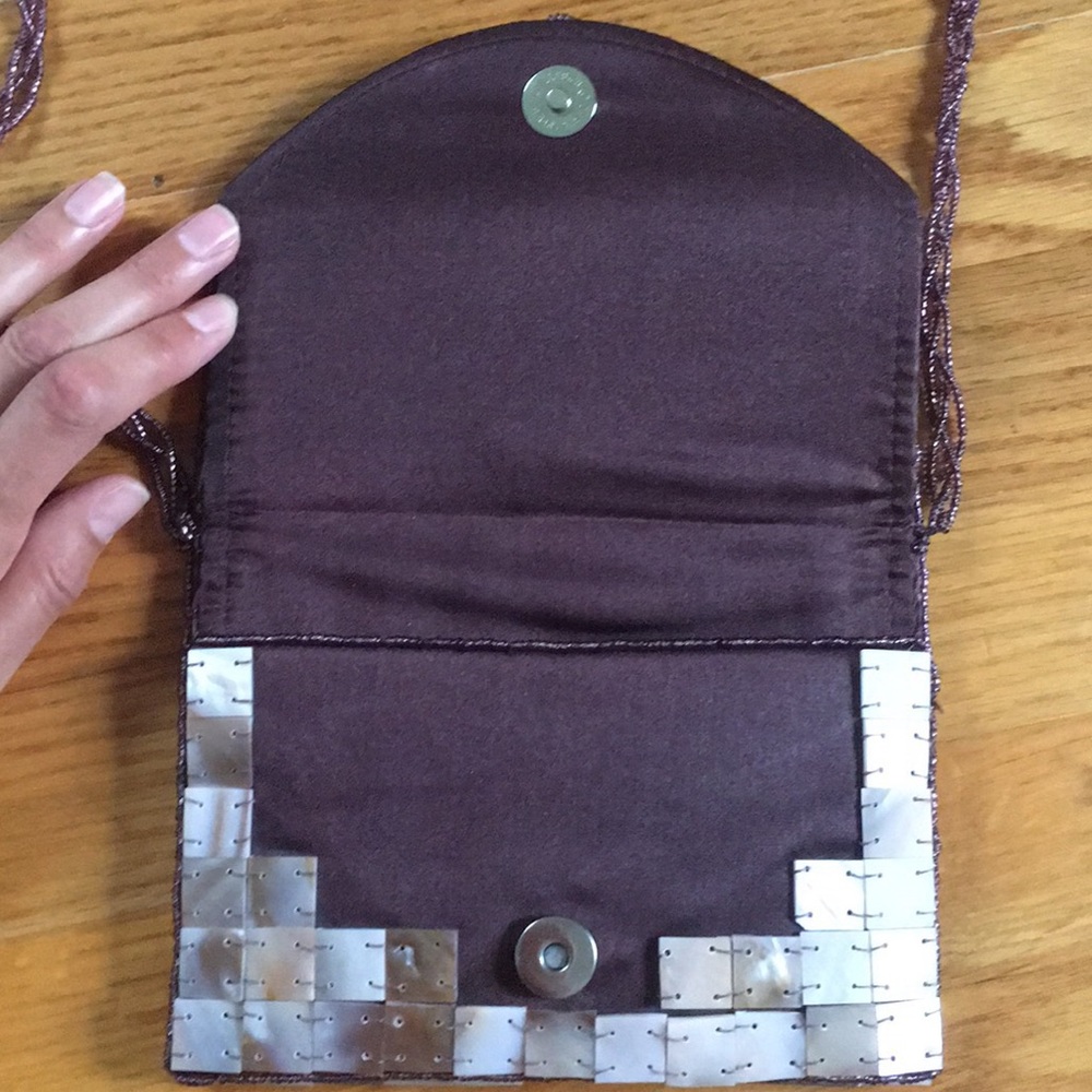 Unique beaded shell crossbody purse - Picture 3 of 7